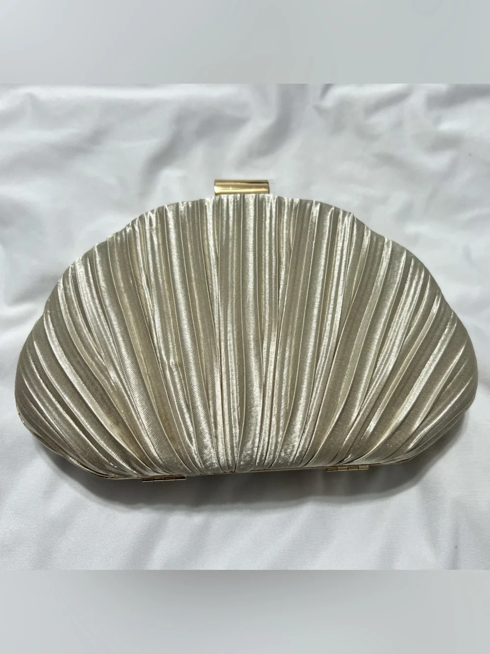 Elegant Metallic Shell Clutch Bag - Champagne